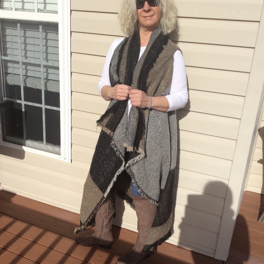 LAST ONE 🖤 HP 🖤 Express Oversized Sweater Vest - Picture 5 of 8